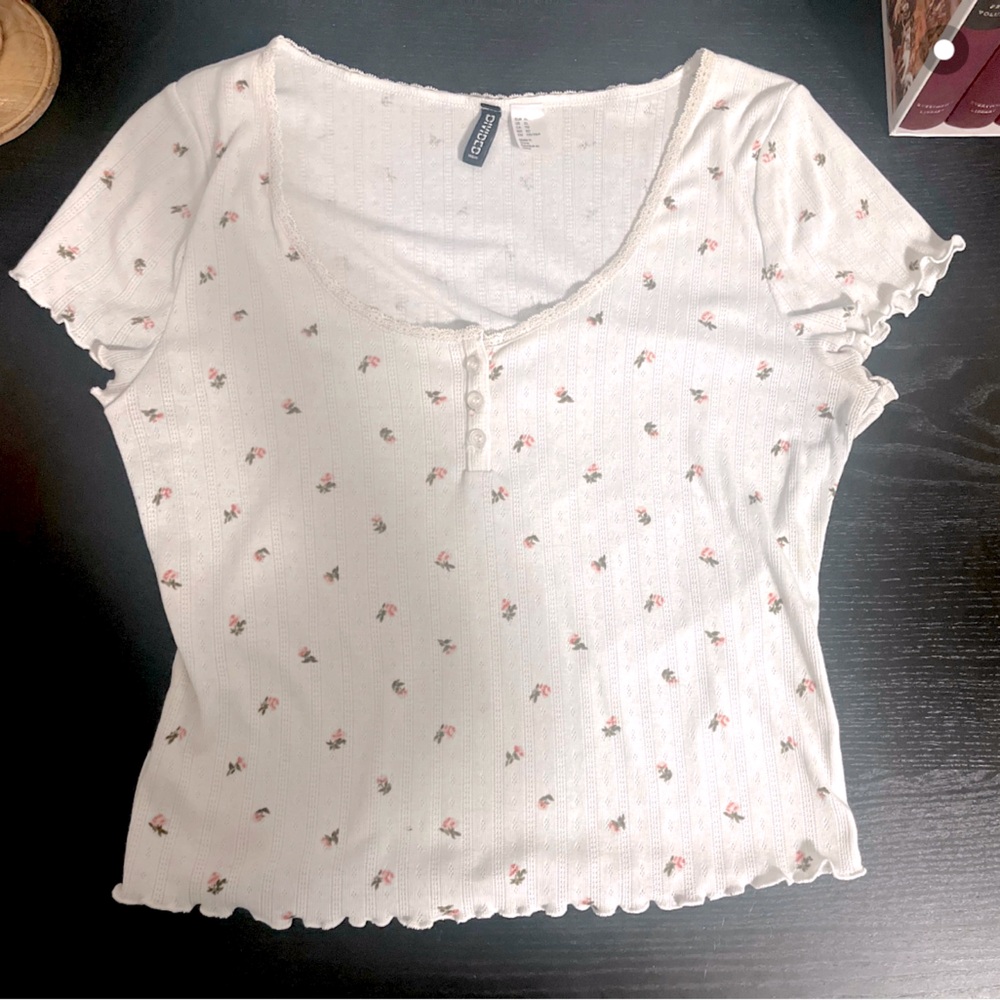 Cute coquette aesthetic button ruffle sleeve pink flower top